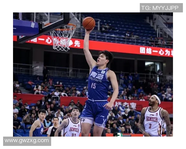 罗伯特-高登在CBA比赛中表现出色，带领球队连胜三场